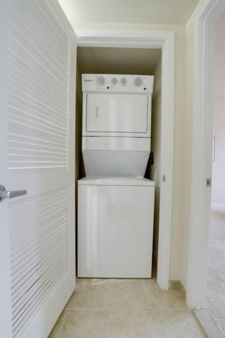 Upscale Comfort Next To Metro And Dining Arlington Exterior foto