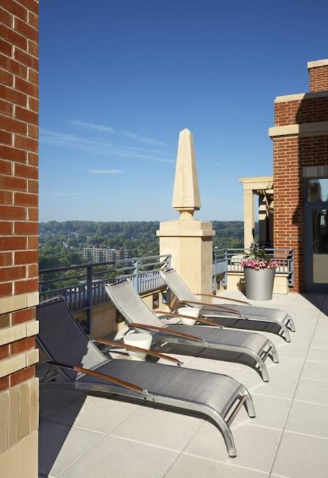 Upscale Comfort Next To Metro And Dining Arlington Exterior foto